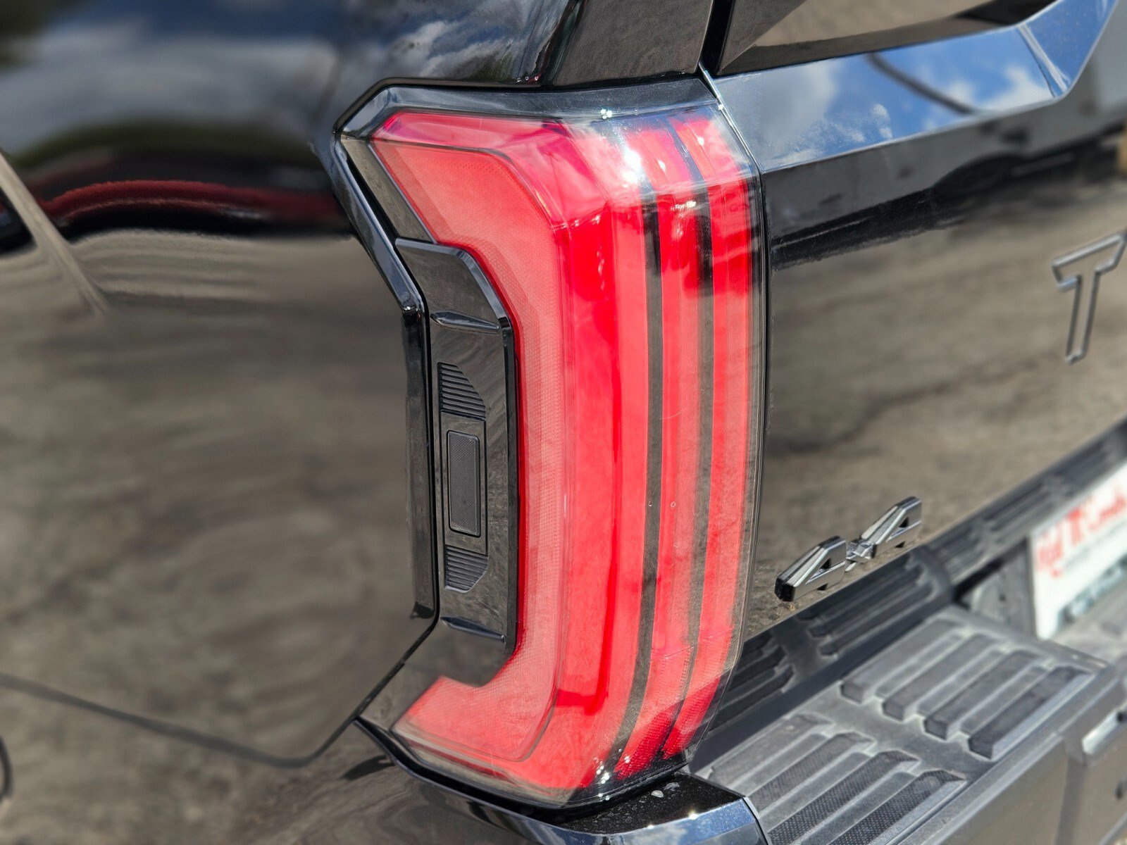 Used 2024 Toyota Tundra Limited AWD/4WD image 10