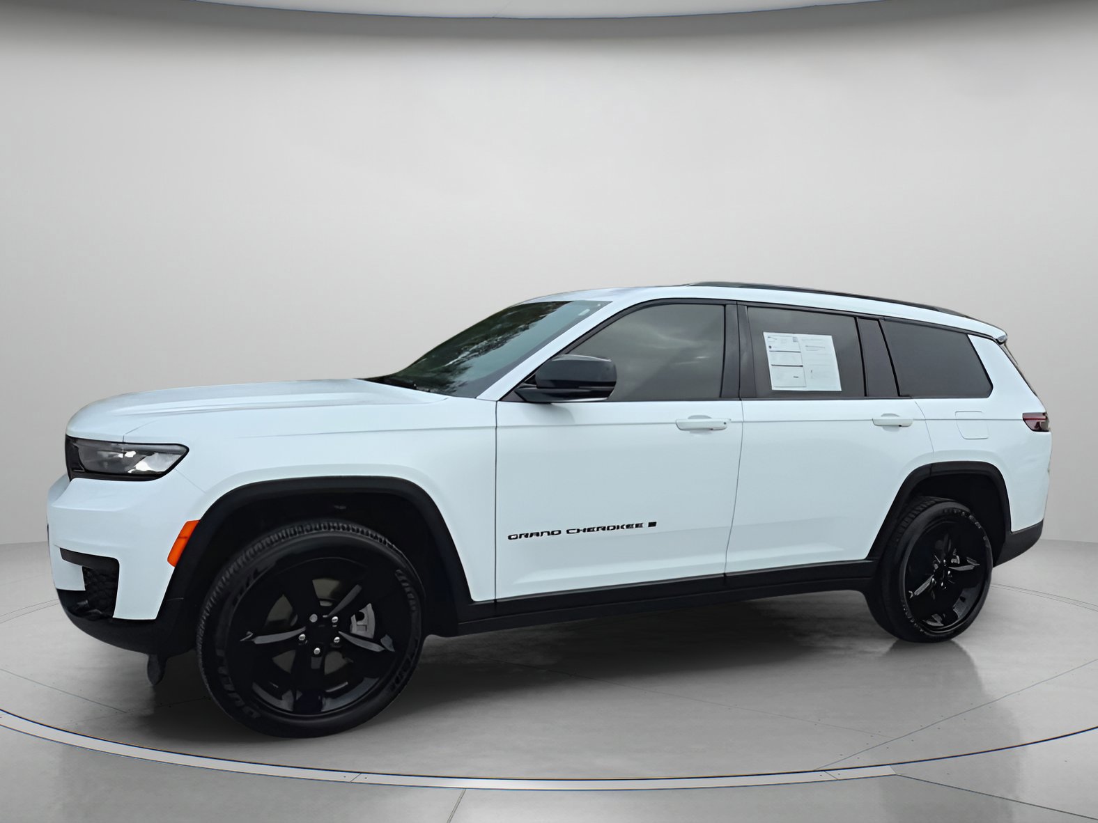 Used 2025 Jeep Grand Cherokee L Altitude image 6