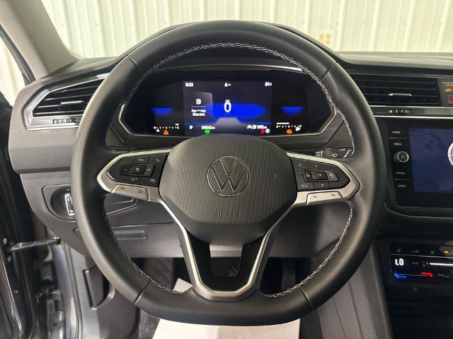 Used 2022 Volkswagen Tiguan SE FWD image 3