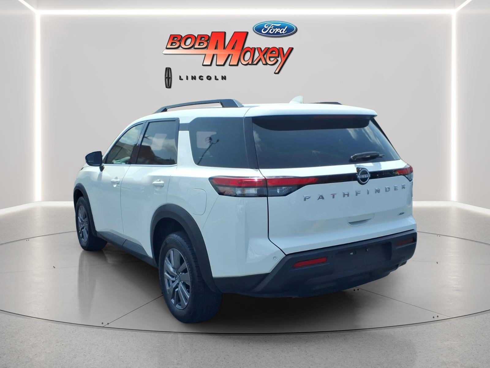 Used 2025 Nissan Pathfinder SV AWD/4WD image 6