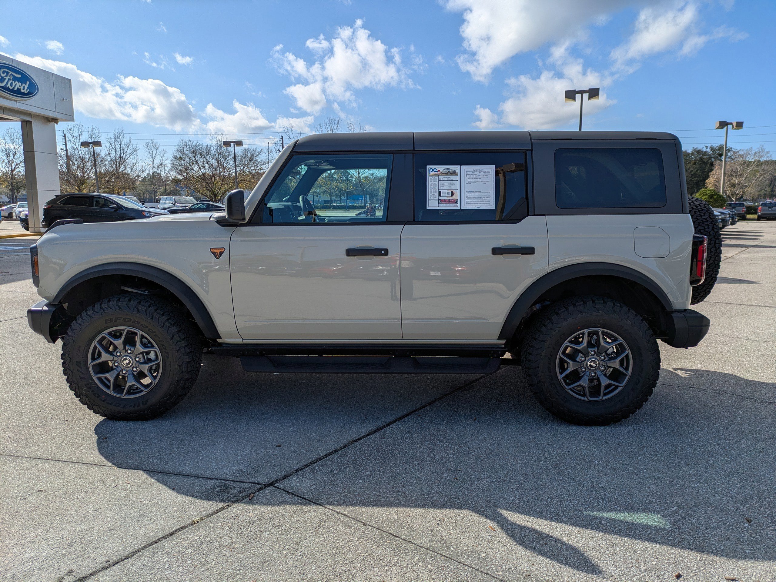 Certified 2025 Ford Bronco Badlands image 2