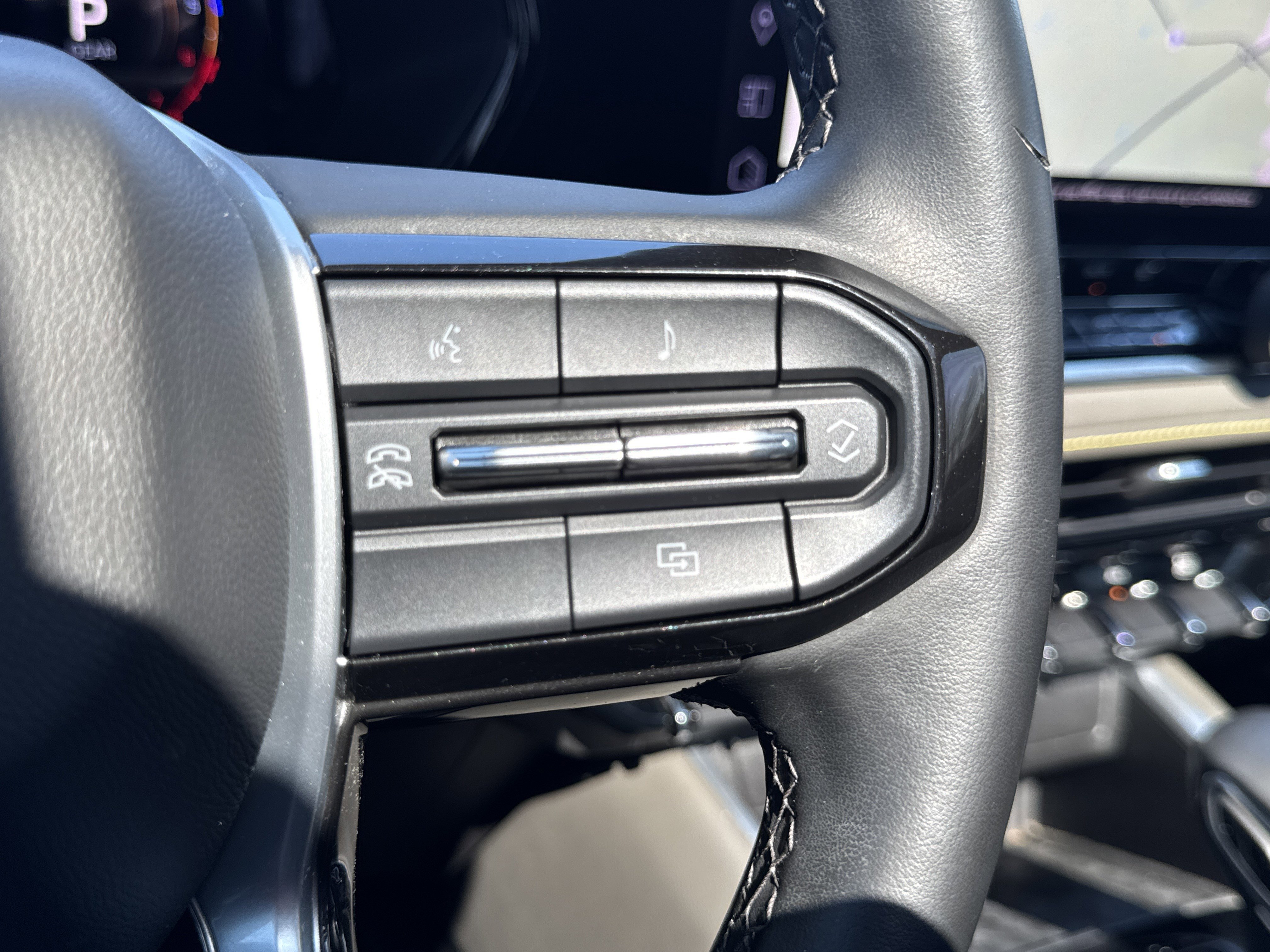 Used 2024 Chevrolet Colorado ZR2 w/ Technology Package image 32