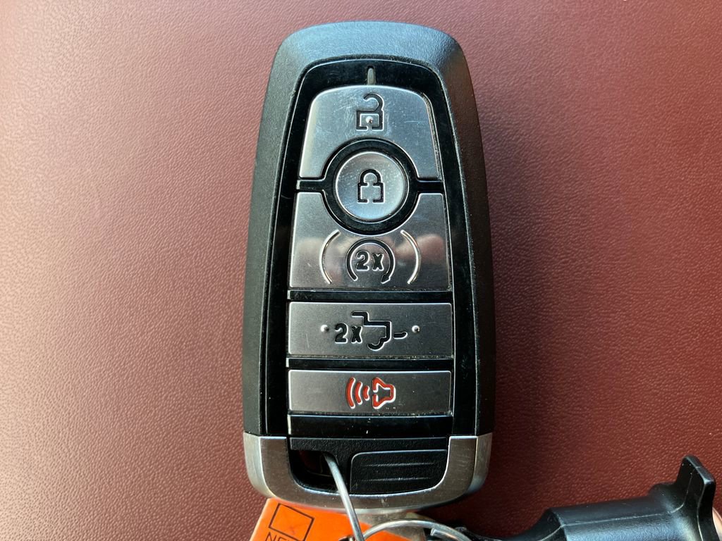 Certified 2022 Ford F450 Platinum w/ FX4 Off-Road Package image 33