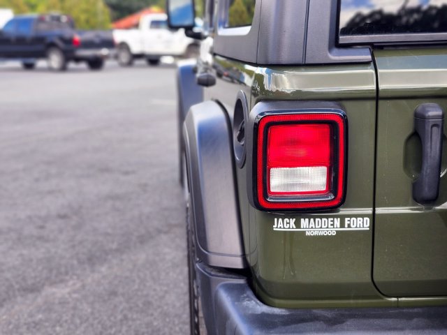 Used 2021 Jeep Wrangler Unlimited Sport AWD/4WD image 9