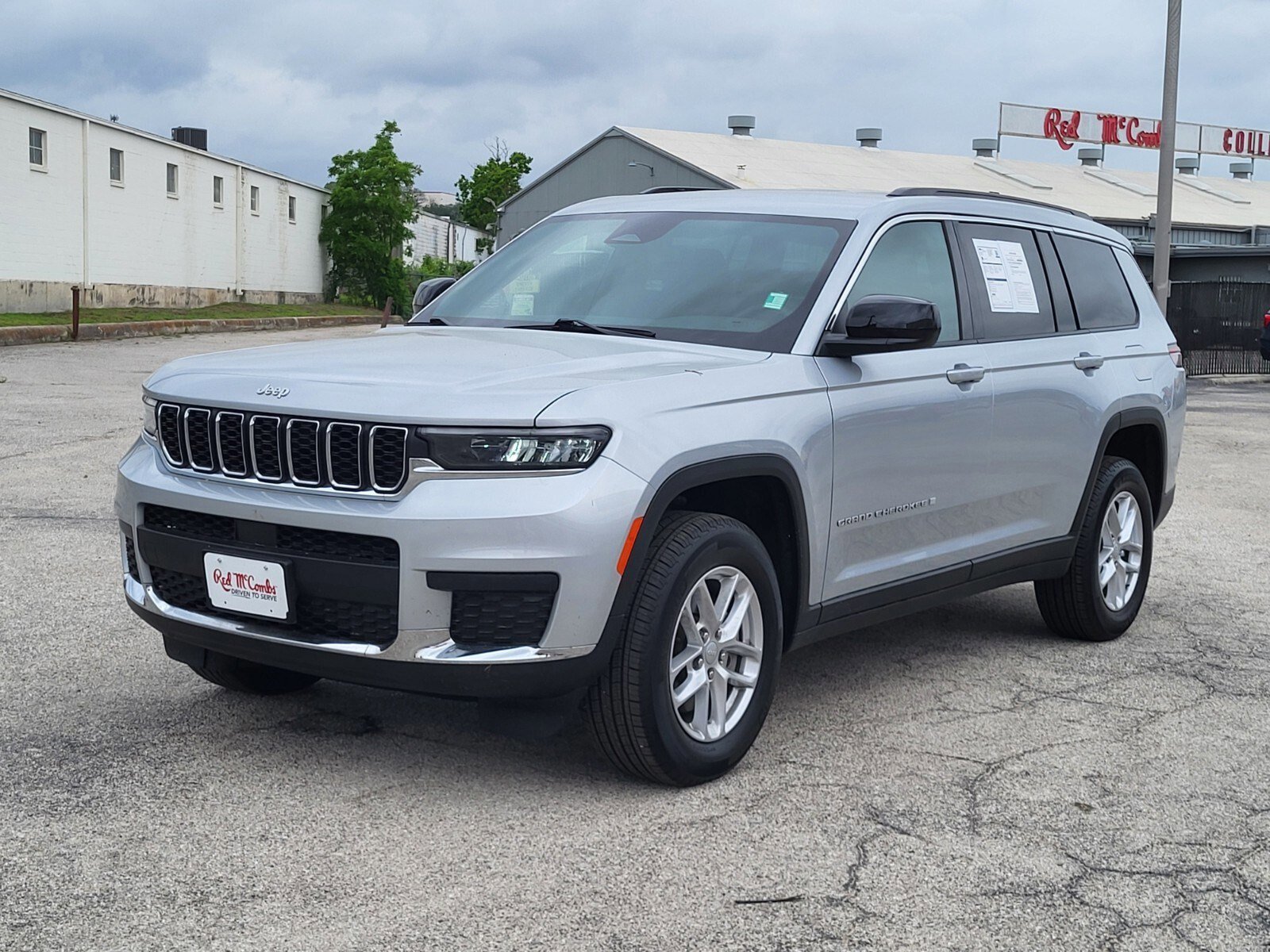 Used 2025 Jeep Grand Cherokee L Laredo image 7