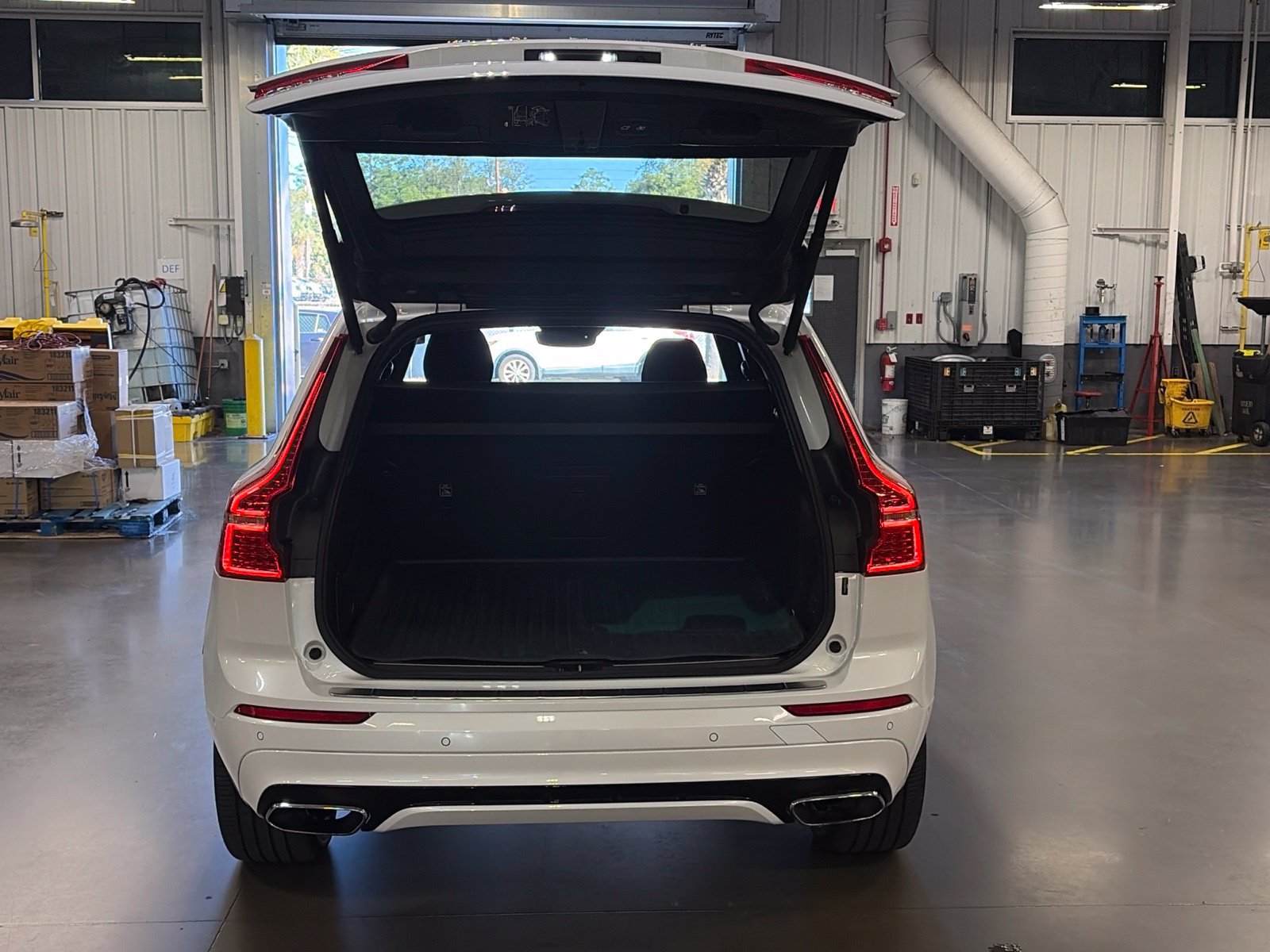 Used 2019 Volvo XC60 T6 R-Design w/ Protection Package Premier AWD/4WD image 13