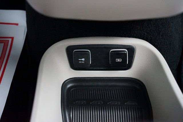 Used 2021 Chrysler Pacifica Touring-L image 18