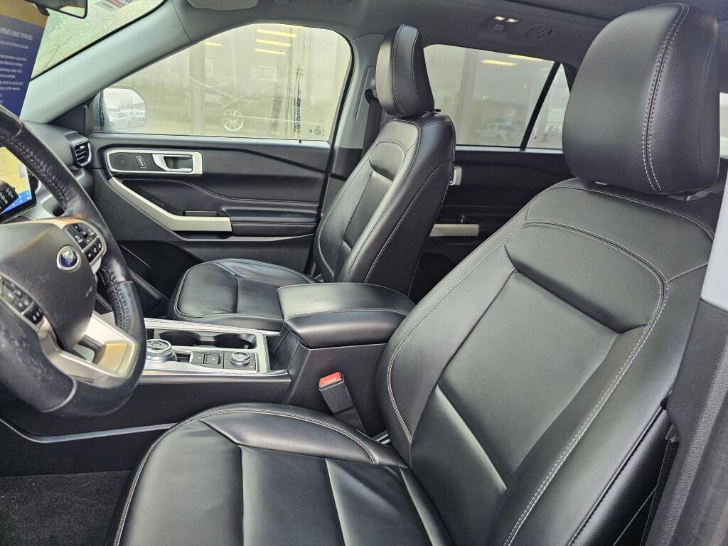 Certified 2022 Ford Explorer XLT w/ Equipment Group 202A image 18