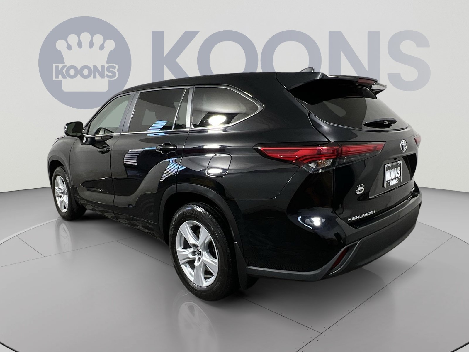 Used 2023 Toyota Highlander LE AWD/4WD image 8