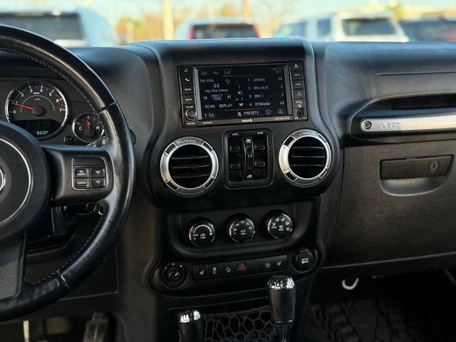 Used 2018 Jeep Wrangler Unlimited Sahara w/ Connectivity Group image 19