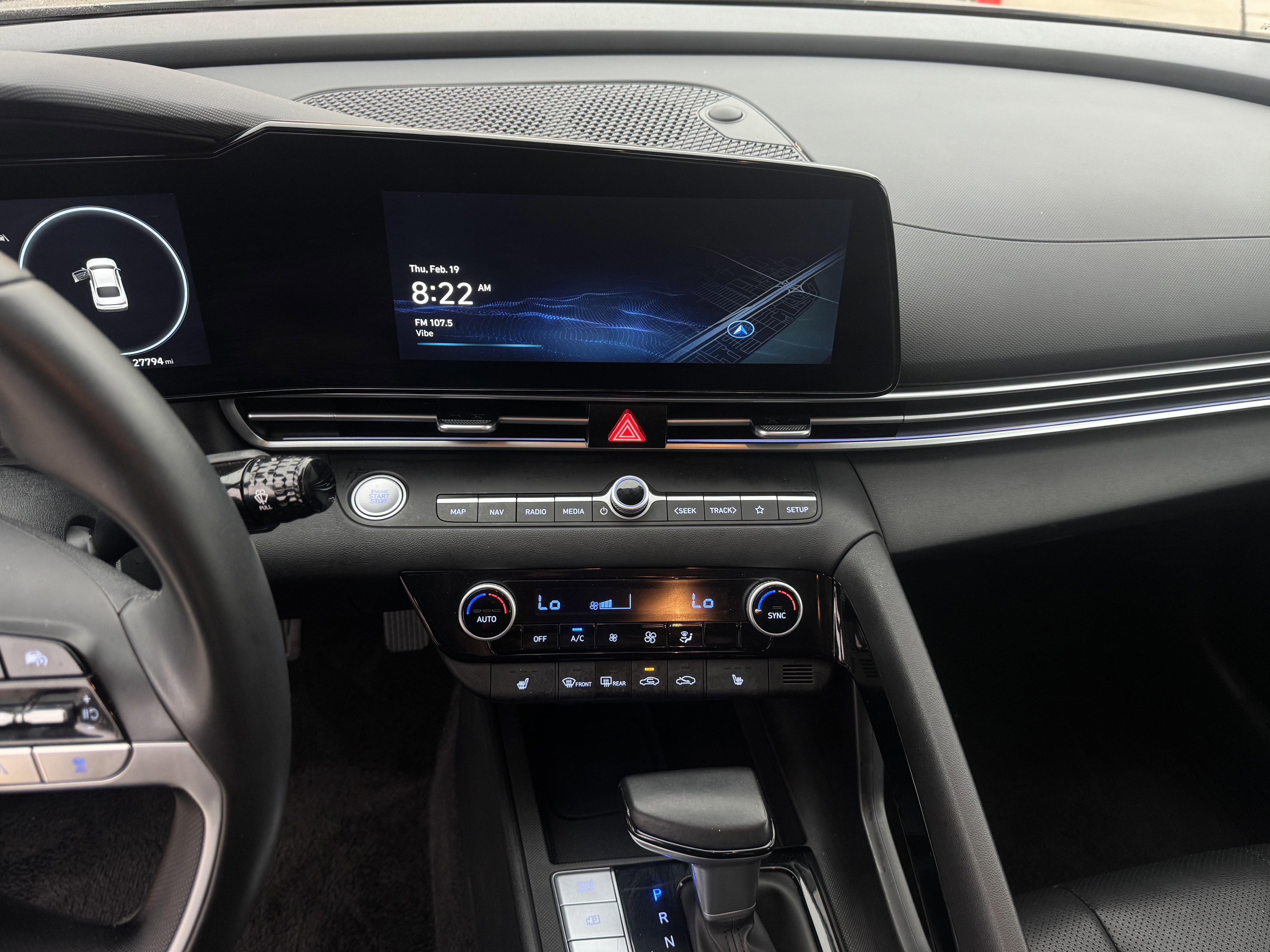 Used 2025 Hyundai Elantra Limited image 16