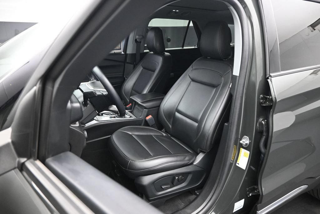 Certified 2023 Ford Explorer XLT w/ Equipment Group 202A AWD/4WD image 8