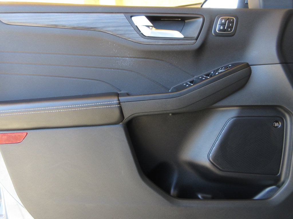 Certified 2023 Ford Escape SE w/ PHEV Premium Package FWD image 10