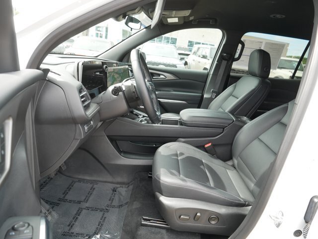 Used 2026 Chevrolet Traverse LT AWD/4WD image 13