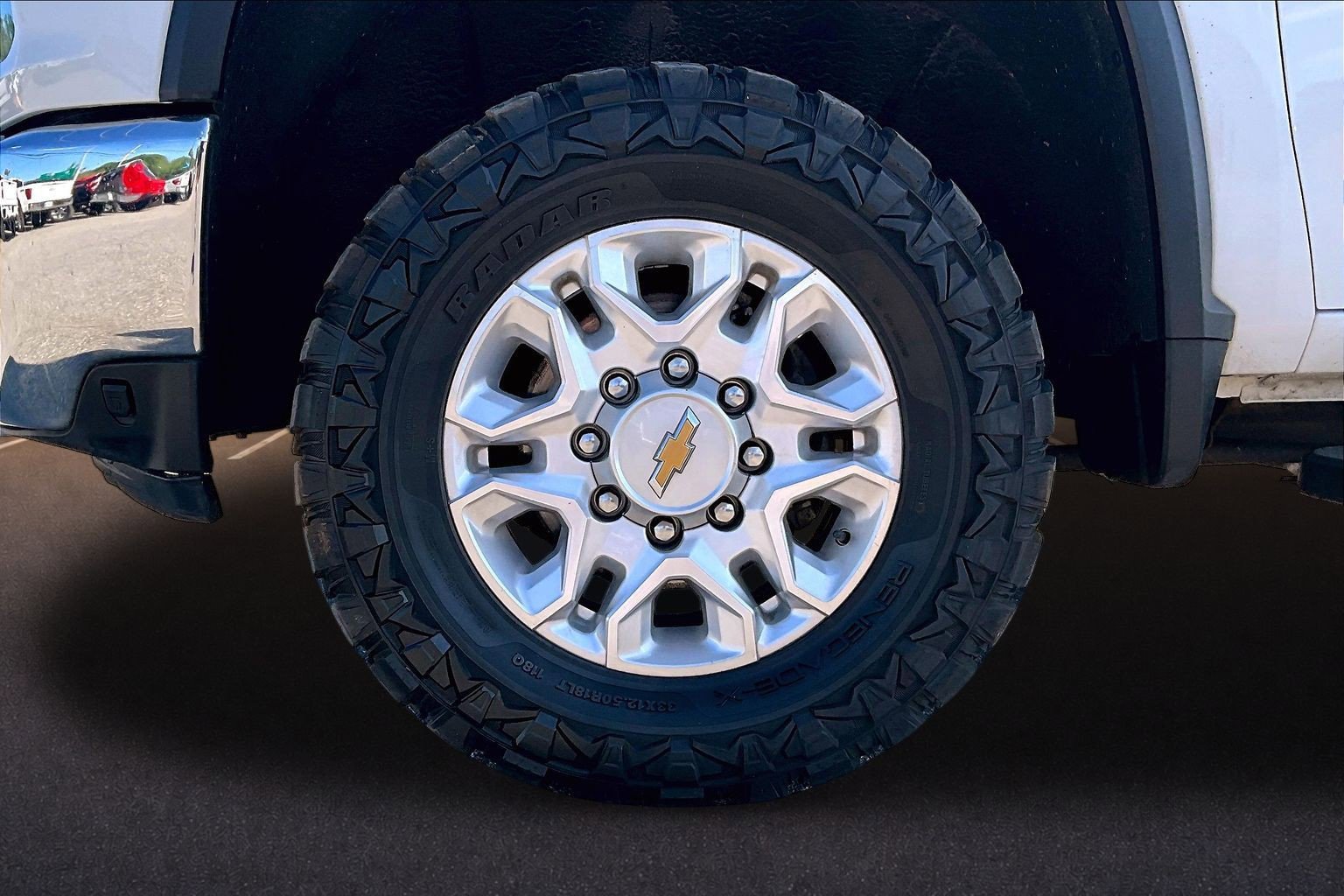 Used 2022 Chevrolet Silverado 2500 LT w/ Convenience Package AWD/4WD image 9