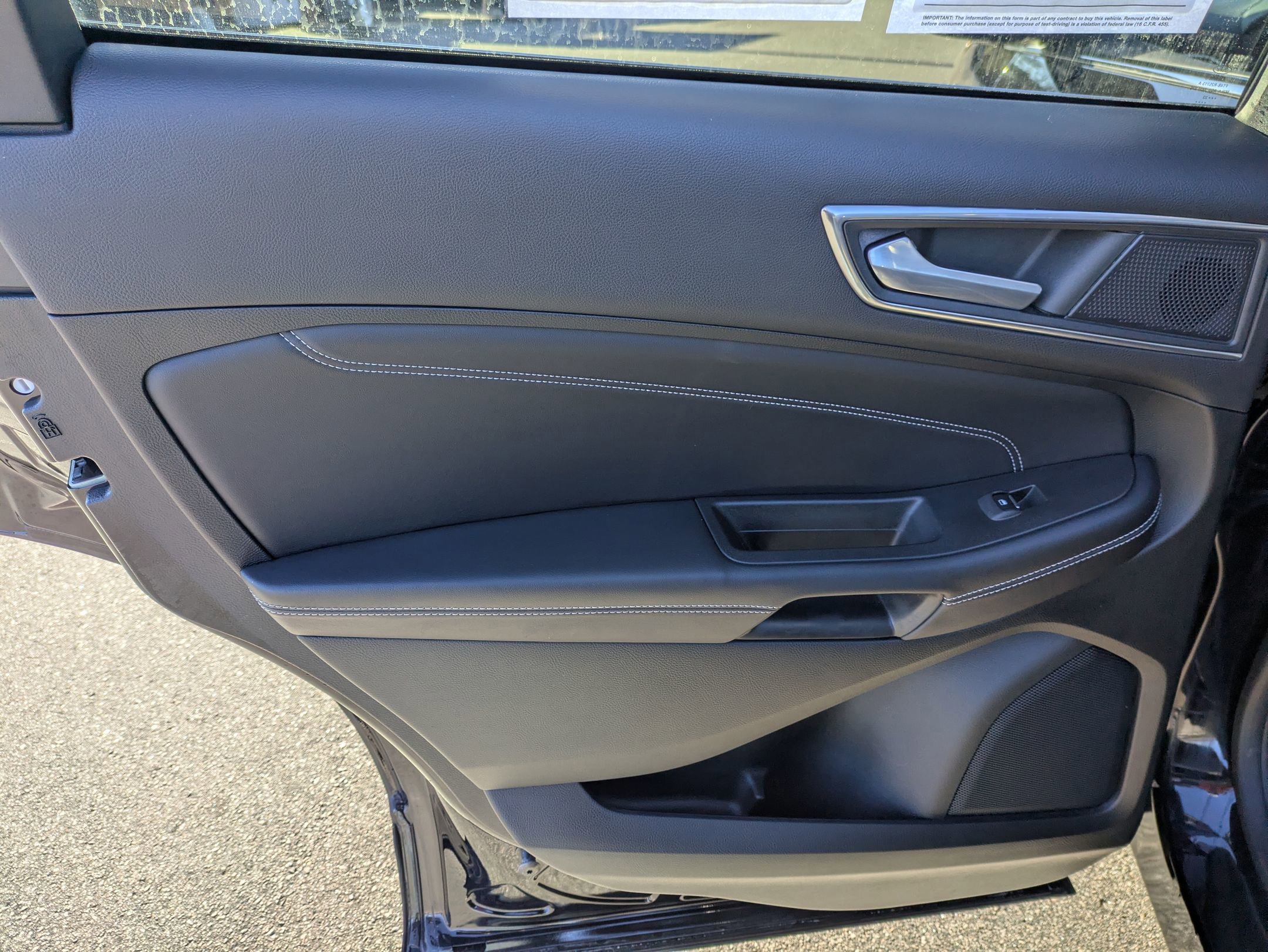 Certified 2022 Ford Edge Titanium w/ Class II Trailer Tow Package image 31