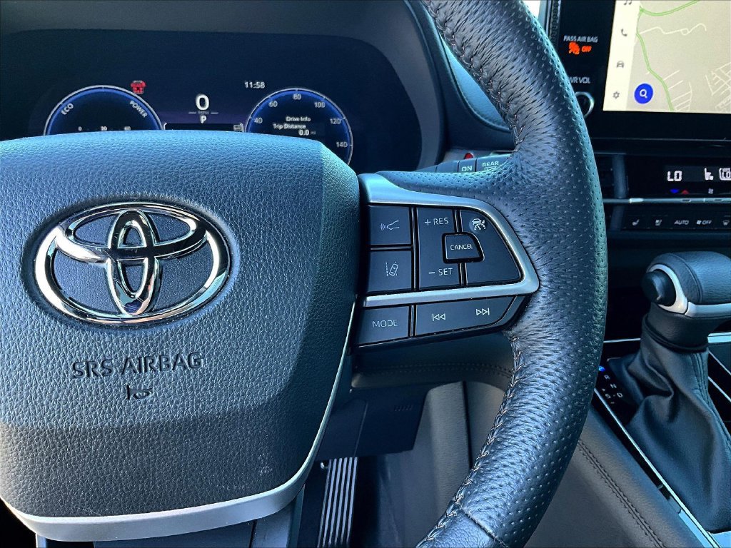 Used 2025 Toyota Sienna Platinum AWD/4WD image 14