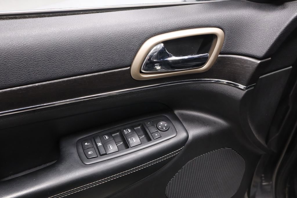 Used 2017 Jeep Grand Cherokee Limited image 23
