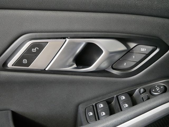 Used 2020 BMW 330i xDrive Sedan w/ Driving Assistance Package image 17