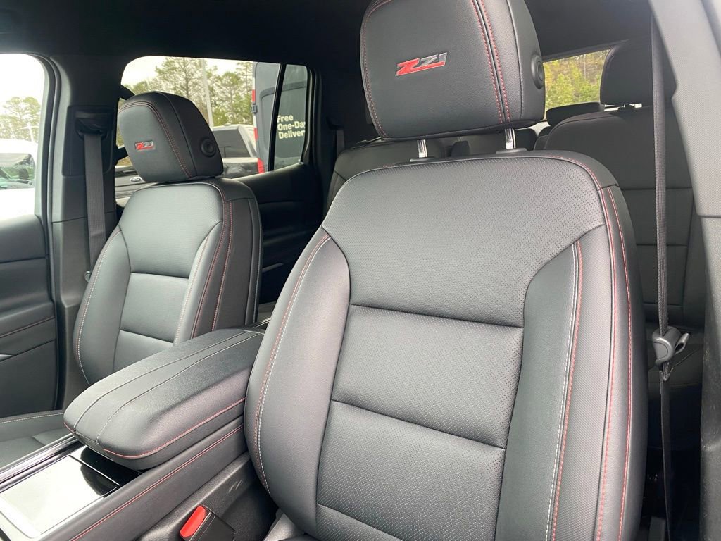 Used 2024 Chevrolet Traverse Z71 image 11