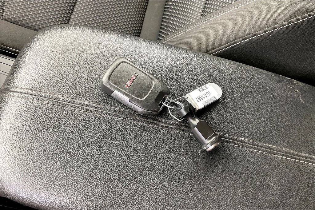 Used 2024 GMC Terrain SLE FWD image 11