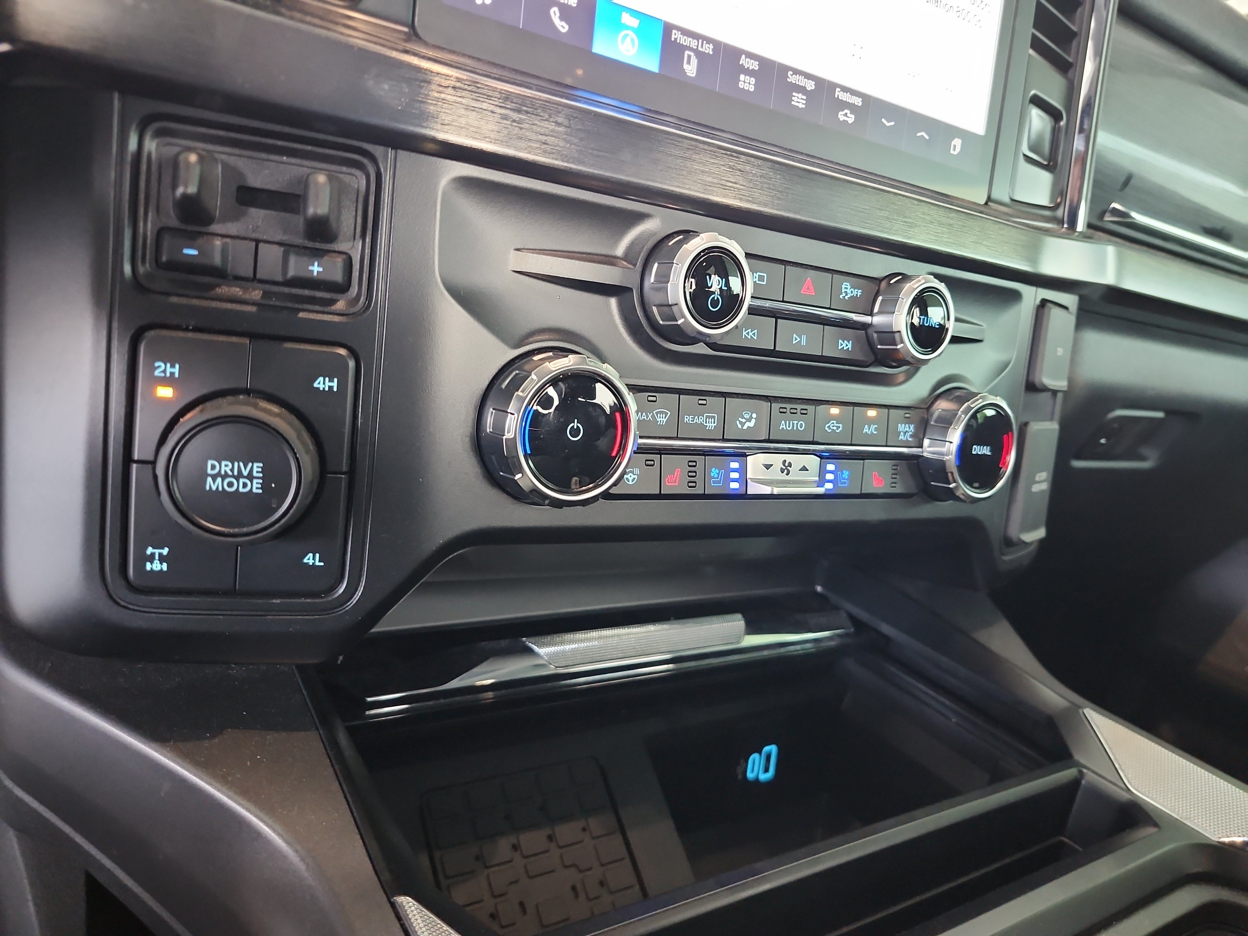 Certified 2025 Ford F250 Lariat w/ Lariat Ultimate Package AWD/4WD image 29
