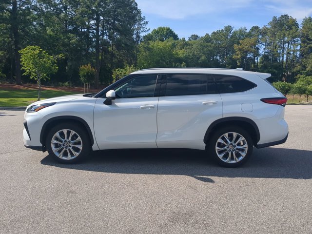 Used 2023 Toyota Highlander Limited FWD image 7