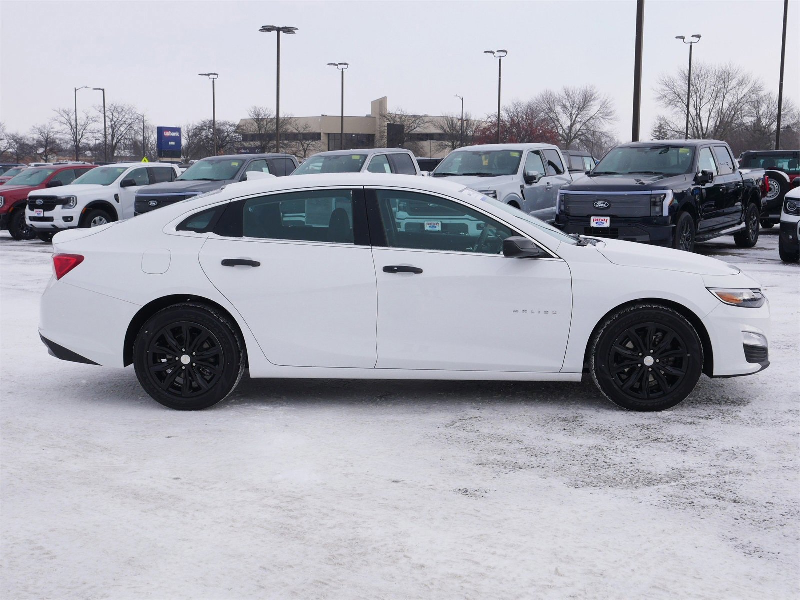 Used 2025 Chevrolet Malibu LT image 2