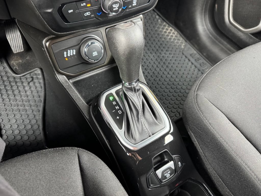 Used 2021 Jeep Renegade Latitude AWD/4WD image 31