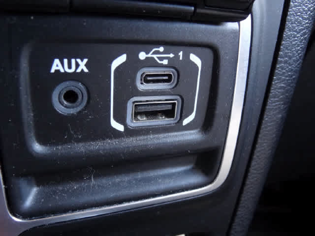 Used 2020 Jeep Gladiator Rubicon w/ Dual Top Group AWD/4WD image 10