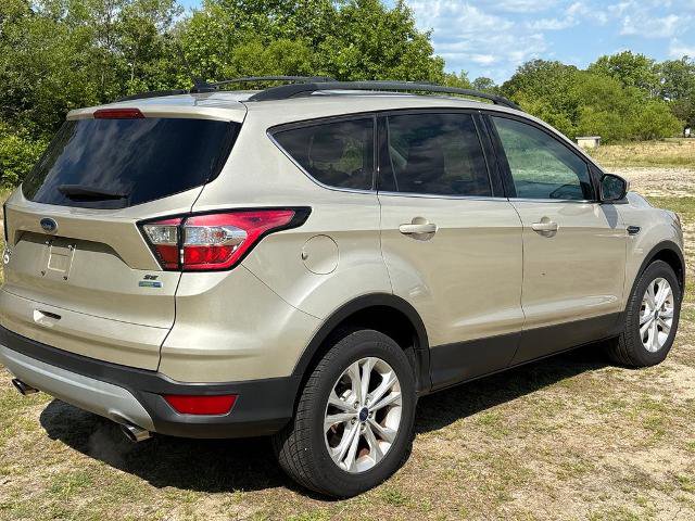 Certified 2018 Ford Escape SE w/ SE Sync 3 Package AWD/4WD image 2