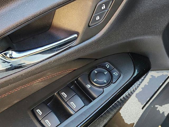 Used 2025 Chevrolet Trax RS w/ Sunroof Package FWD image 18