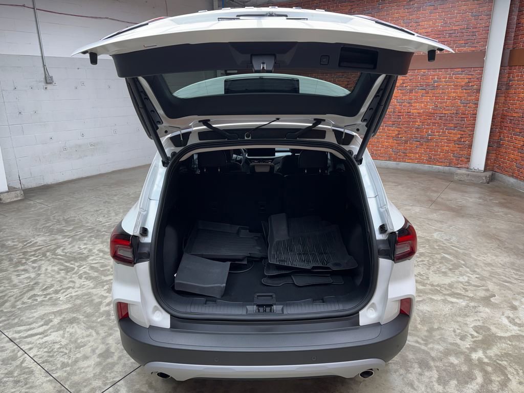 Certified 2025 Ford Escape SE FWD image 30