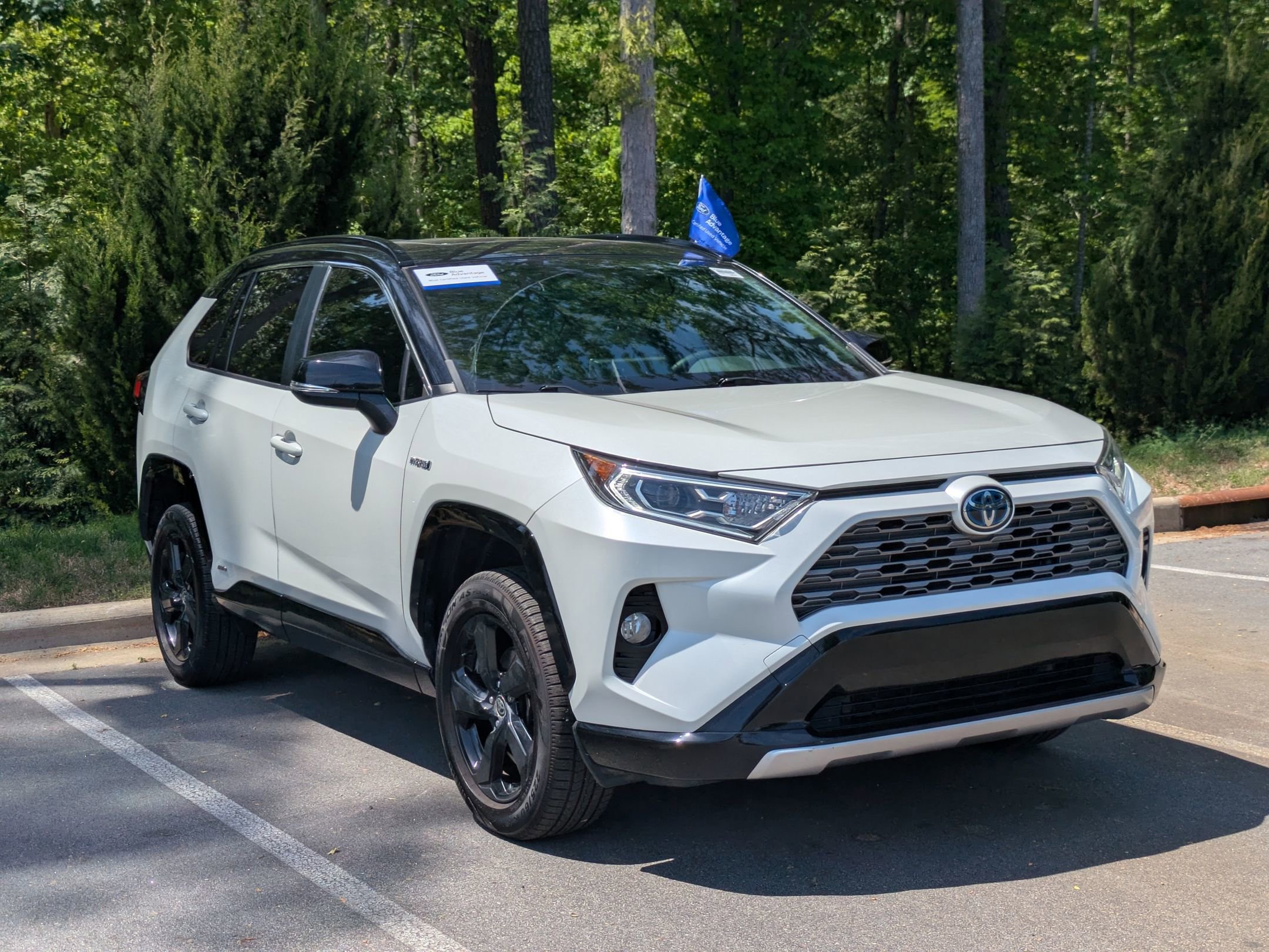 Used 2020 Toyota RAV4 XSE w/ XSE Grade Weather Package AWD/4WD image 2