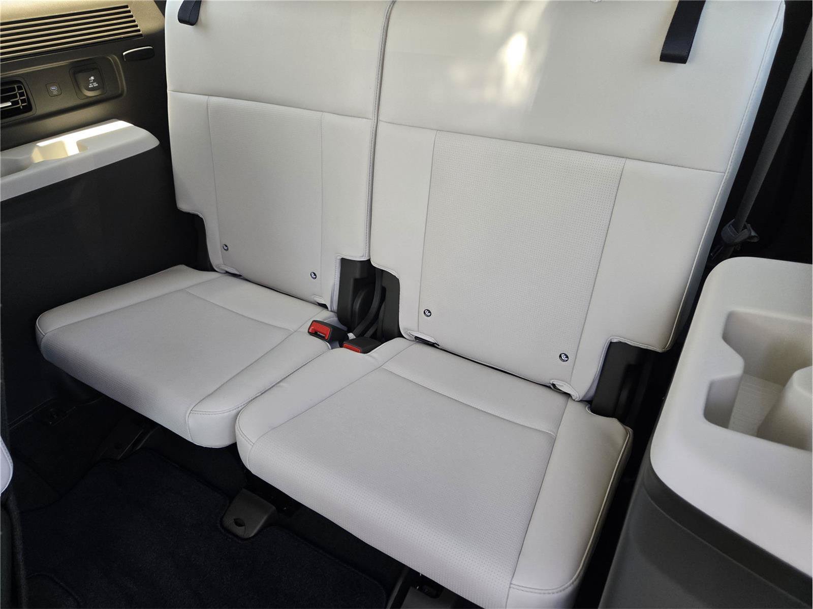 Used 2025 Hyundai Santa Fe Calligraphy FWD image 29