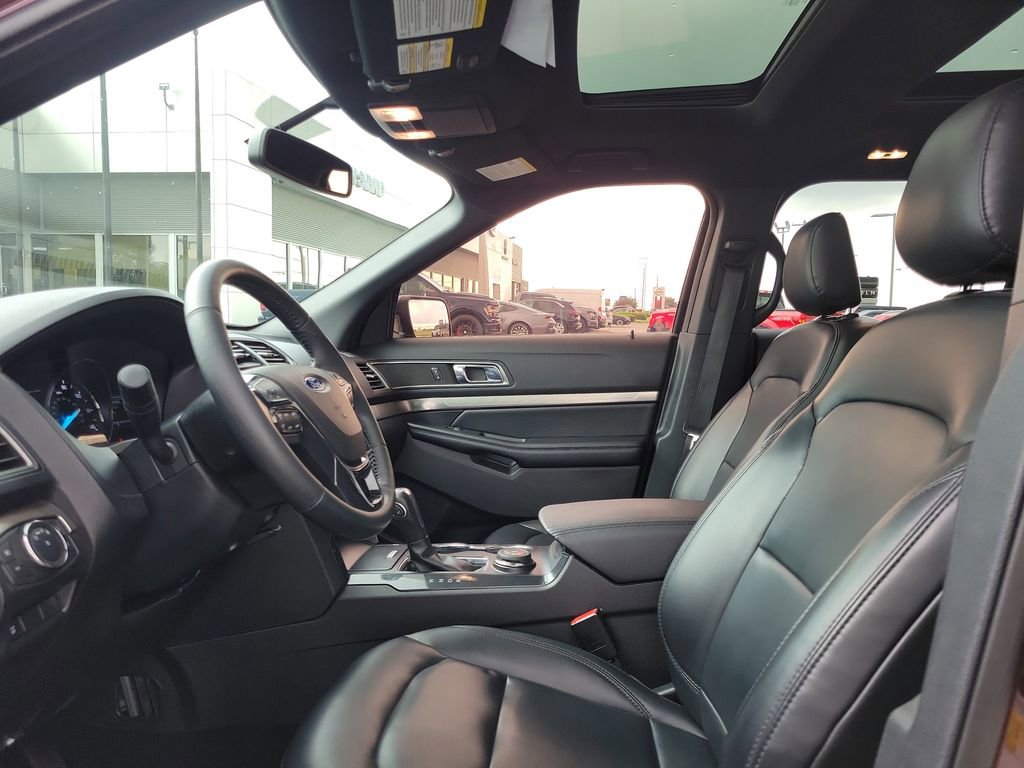 Certified 2019 Ford Explorer XLT w/ Equipment Group 202A AWD/4WD image 18