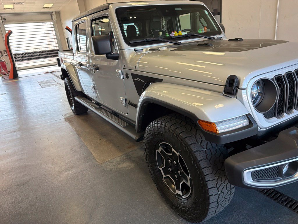 Used 2024 Jeep Gladiator Sport AWD/4WD image 1