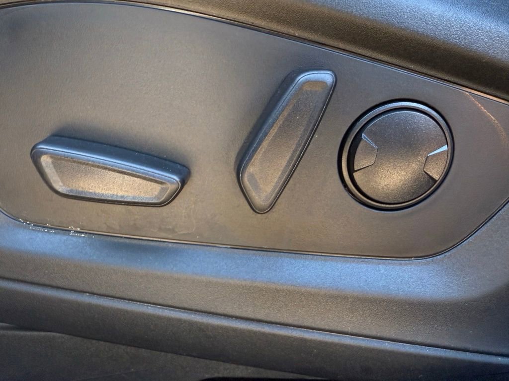 Certified 2022 Ford Explorer XLT w/ Equipment Group 202A image 23