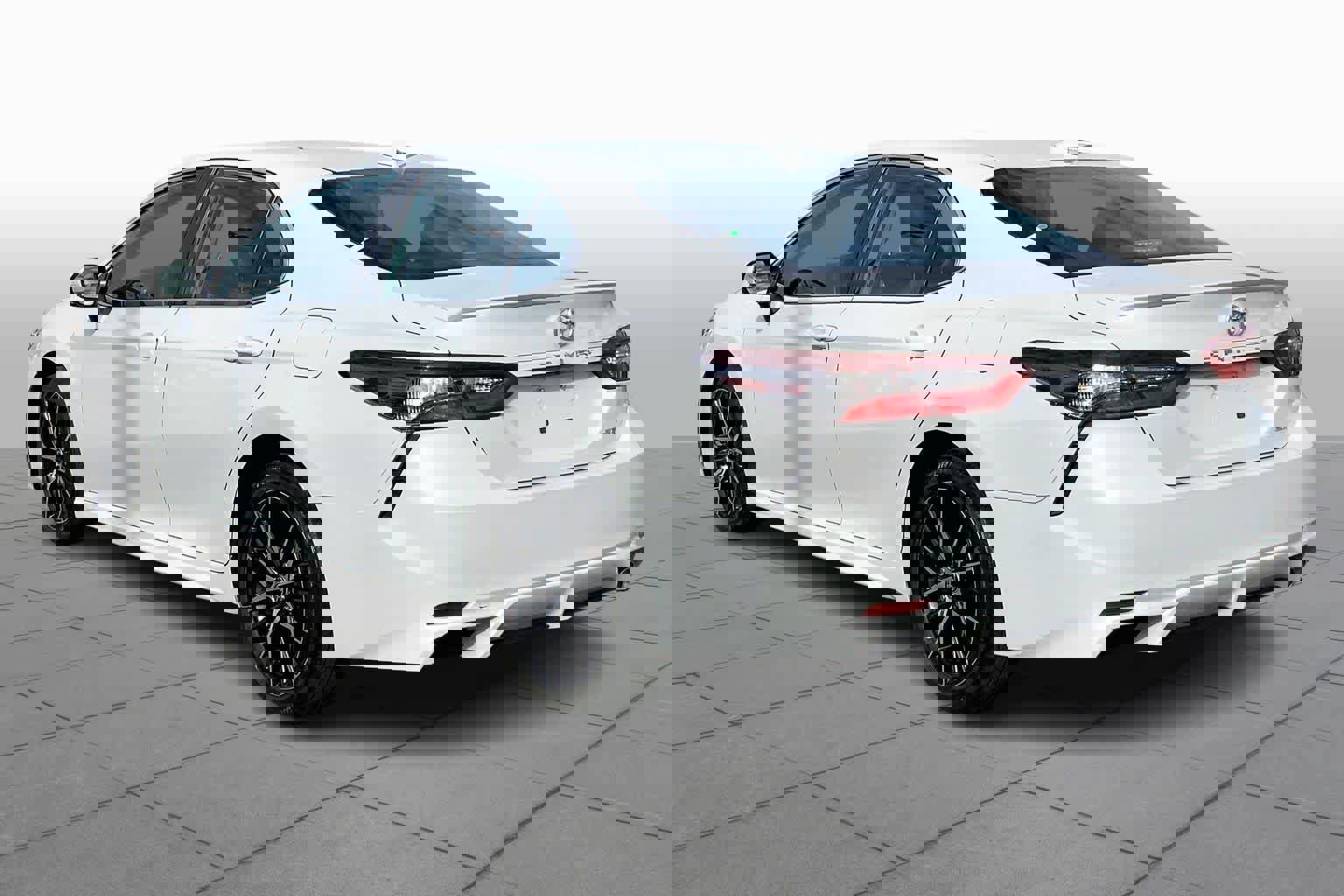 Used 2022 Toyota Camry SE image 4