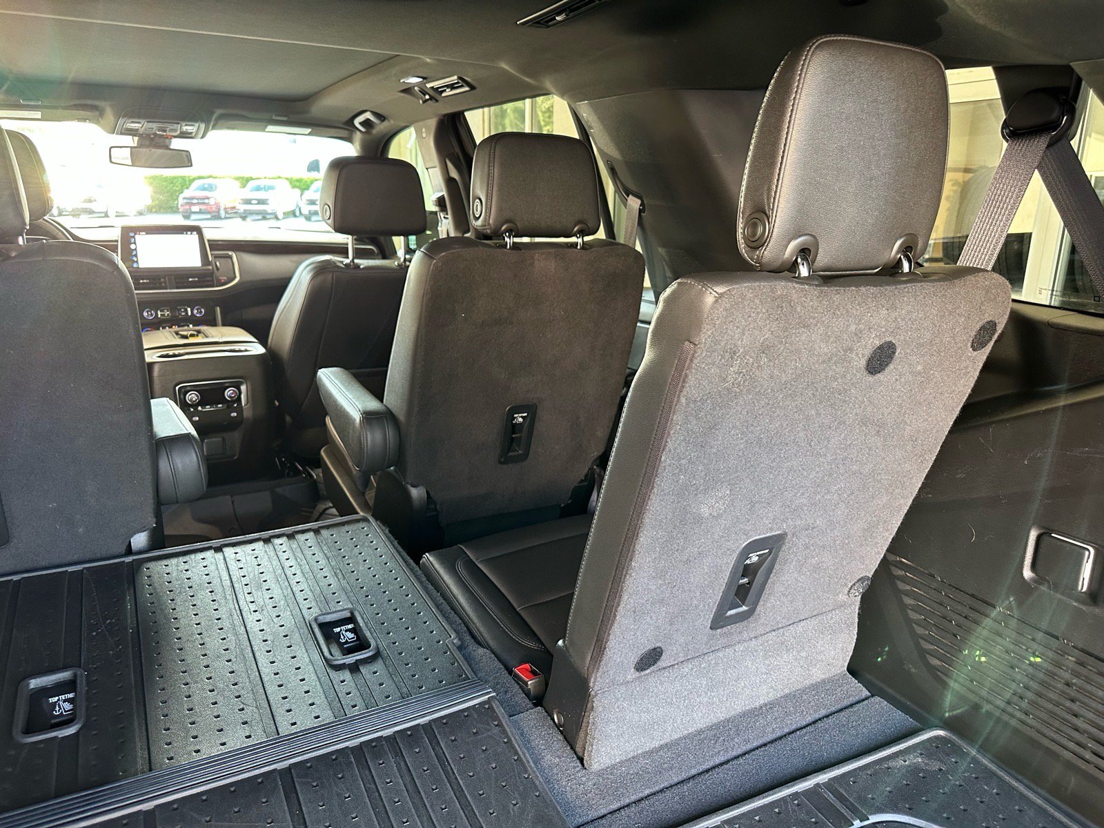 Used 2022 Chevrolet Tahoe LT w/ Luxury Package RWD image 25