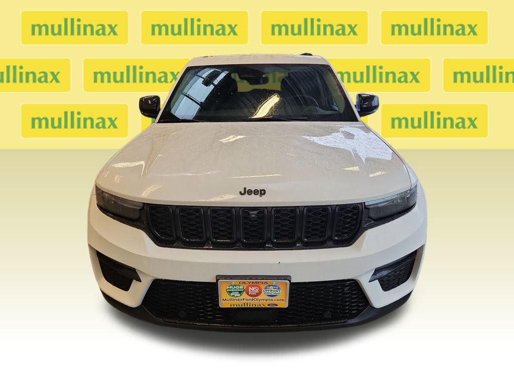 Used 2023 Jeep Grand Cherokee Limited w/ Luxury Tech Group II image 16