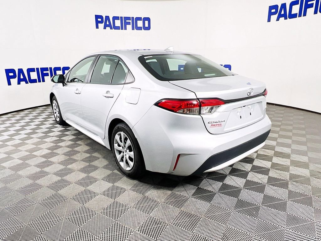 Used 2022 Toyota Corolla LE image 4