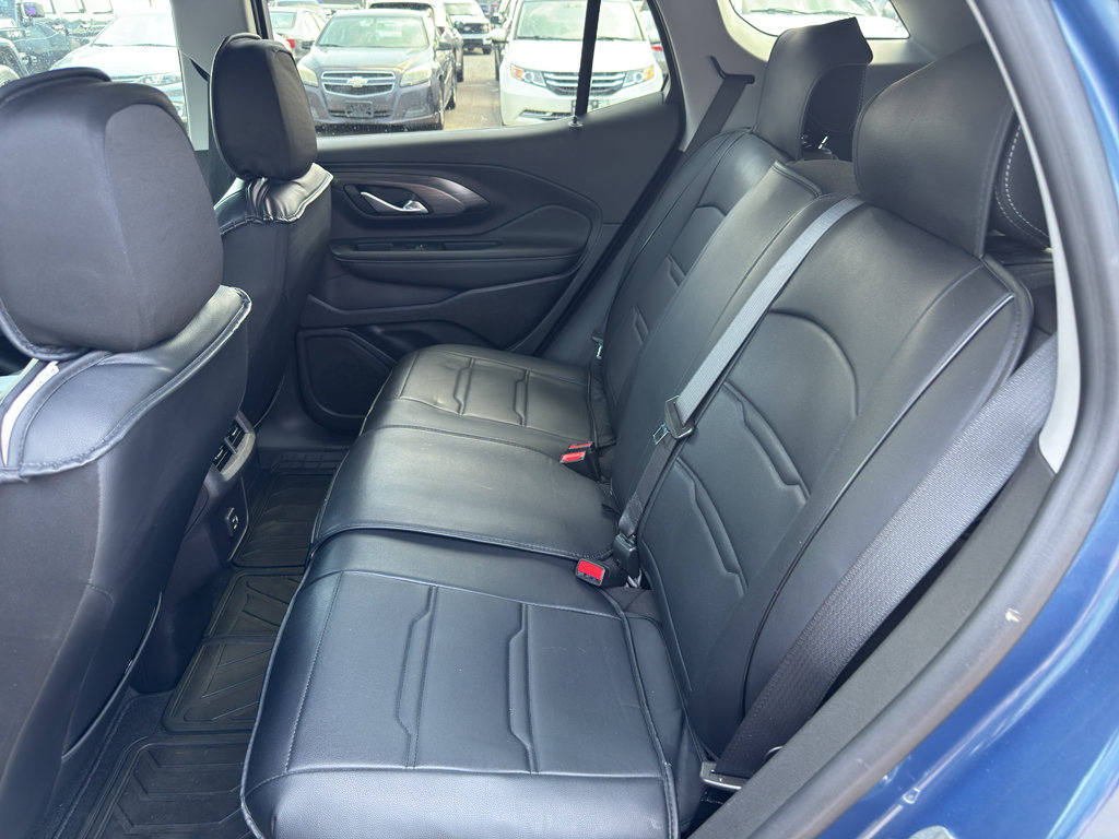Used 2024 GMC Terrain SLE w/ Driver Convenience Package FWD image 9