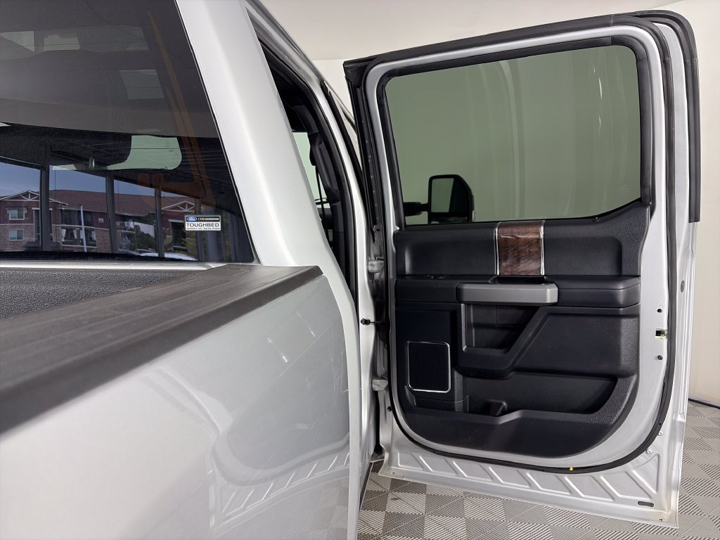 Certified 2017 Ford F250 Platinum w/ Platinum Ultimate Package AWD/4WD image 29
