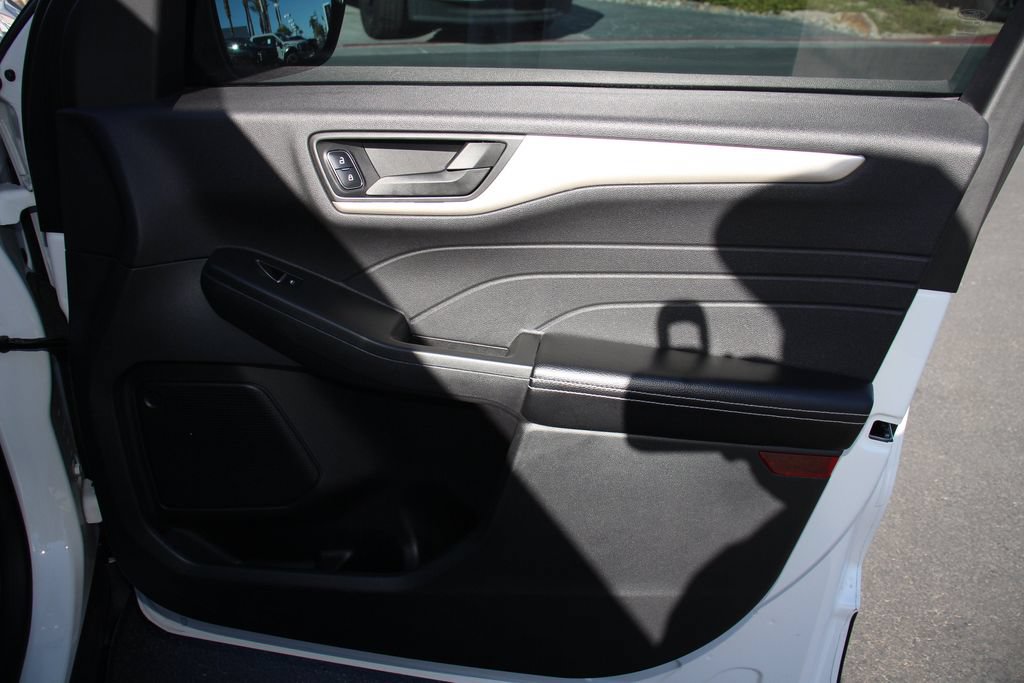 Certified 2022 Ford Escape SE w/ SE Sport Appearance Package FWD image 27