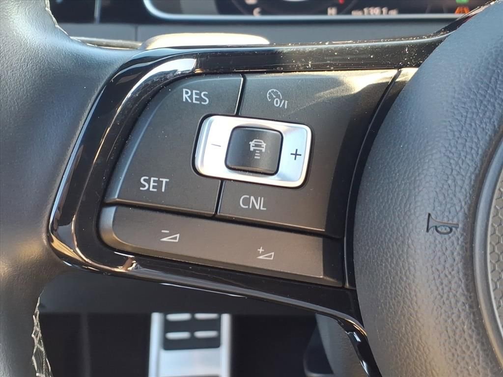 Used 2018 Volkswagen Golf R 4-Door image 20