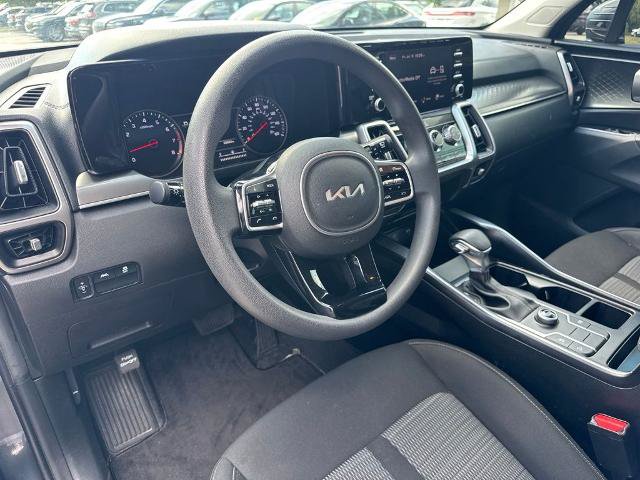 Used 2023 Kia Sorento LX FWD image 9