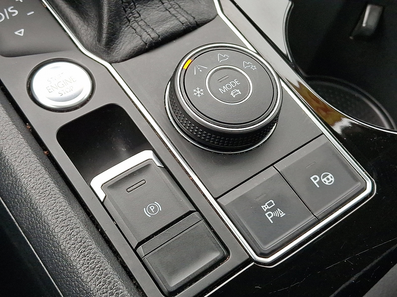 Used 2018 Volkswagen Atlas SEL Premium image 35