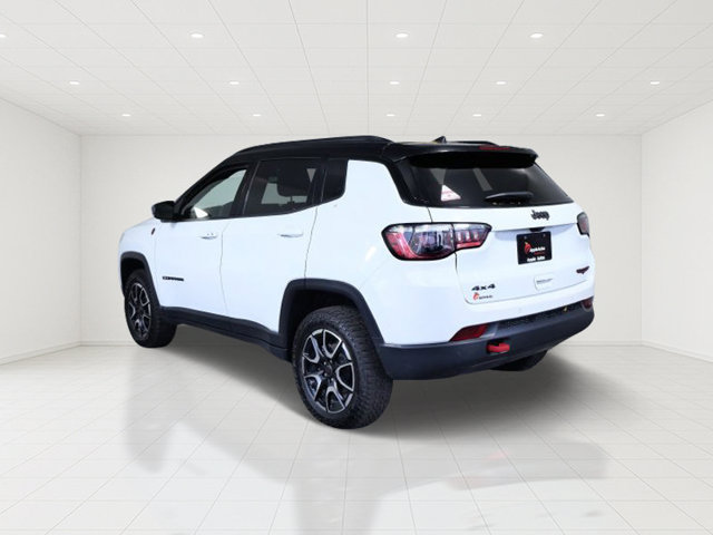 Used 2025 Jeep Compass Trailhawk AWD/4WD image 4