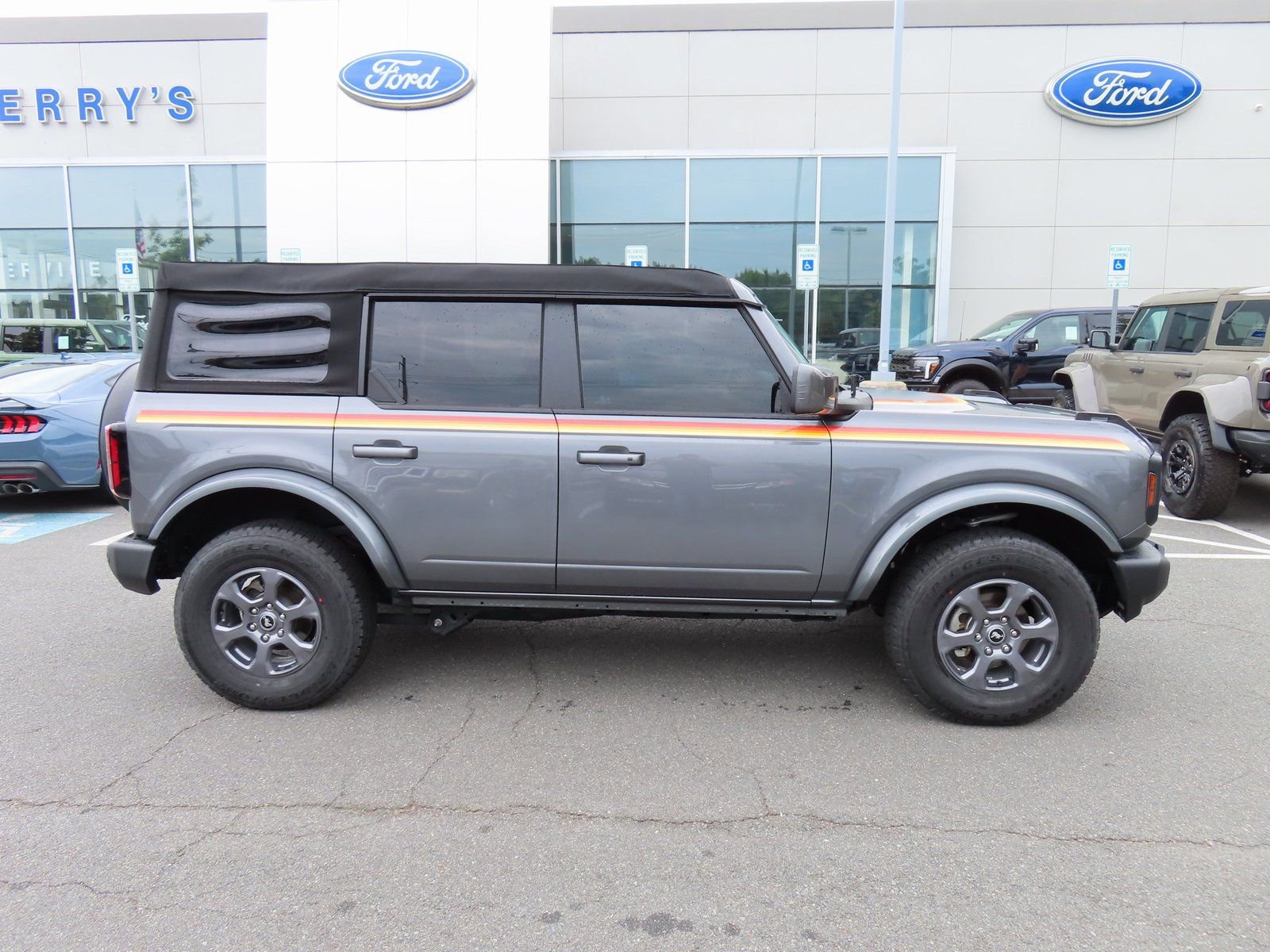 Certified 2024 Ford Bronco Outer Banks image 4